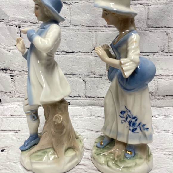 Vintage Ceramic Courting Couple Figurines French Provincial Man Woman Blue White - Picture 5 of 8